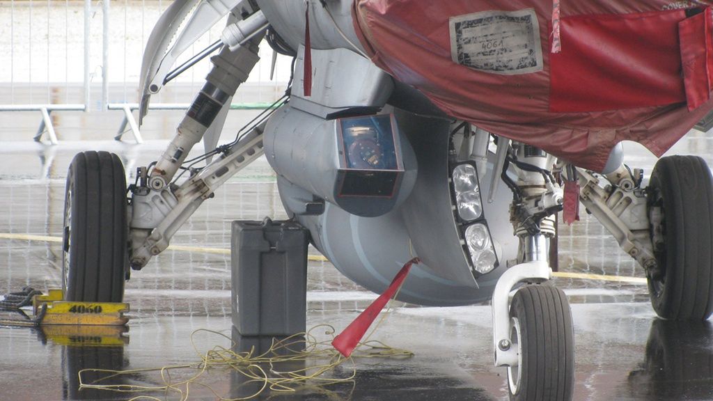 Zasobnik Sniper podwieszony pod polskim F-16