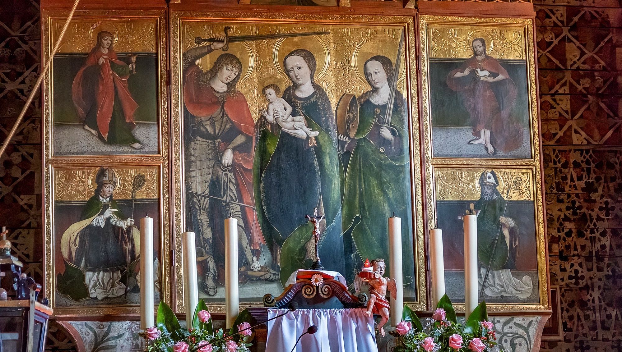 Polichromie w kościele w Dębnie w Małopolsce.