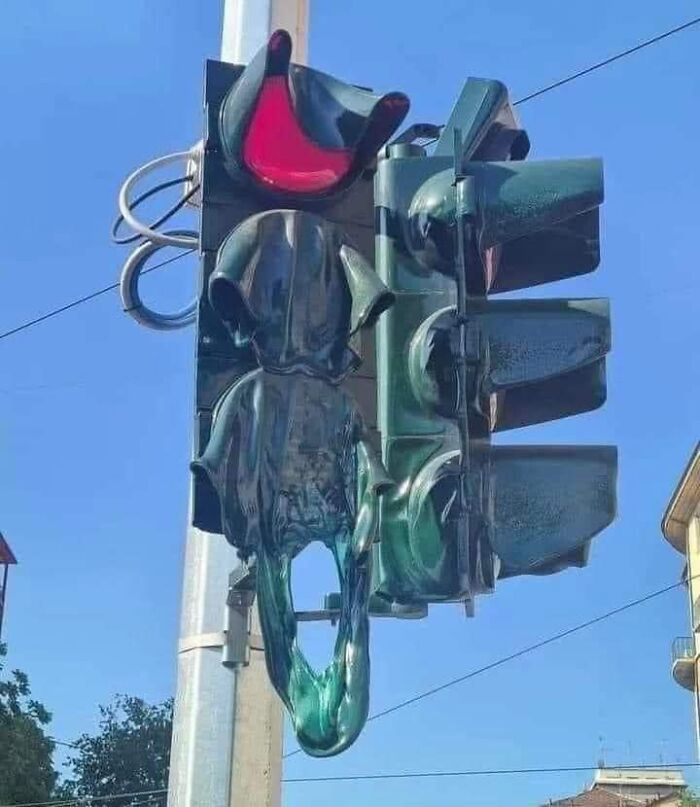To nie jest dzieło Salvadora Dali, lecz efekt upałów.