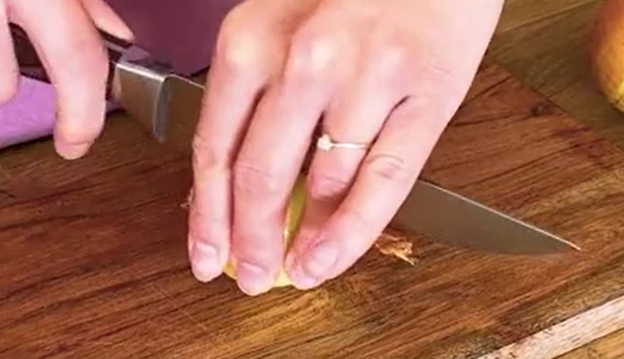 Już nigdy nie zapłaczesz. Tylko spójrz, co zrobiła przed krojeniem