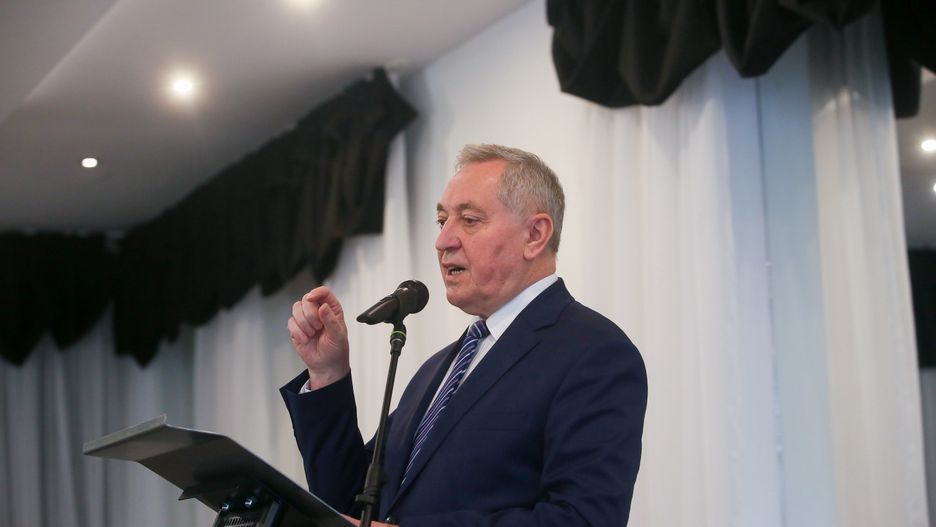 Wicepremier, minister rolnictwa i rozwoju wsi Henryk Kowalczyk podczas spotkania z rolnikami w Kępnie (woj. wielkopolskie)