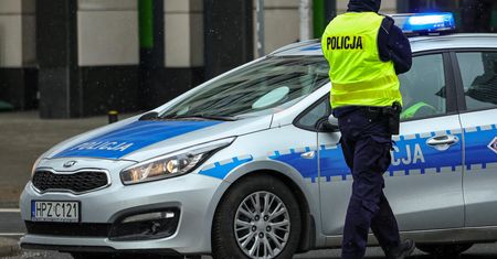 Gnał 200 km/h i ponaglał innych. Wpadł w ręce policji