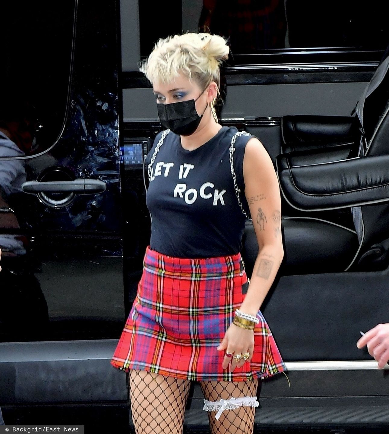 Miley Cyrus w "rockowej" stylizacji