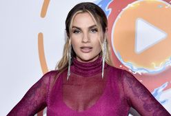 Karolina Gilon ma na sobie kusą sukienkę. To rozgrzało internautów