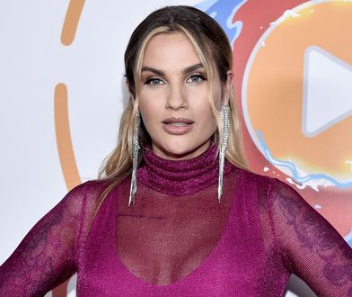 Karolina Gilon ma na sobie kusą sukienkę. To rozgrzało internautów