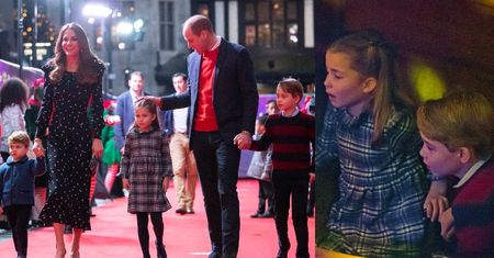 Kate Middleton i książę William maszerują z Georgem, Charlotte i Louisem na świąteczny spektakl (ZDJĘCIA)