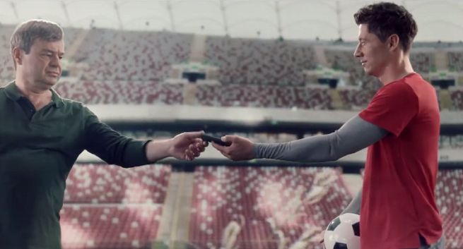 Robert Lewandowski na stadionie reklamuje 5G w T-Mobile (wideo)