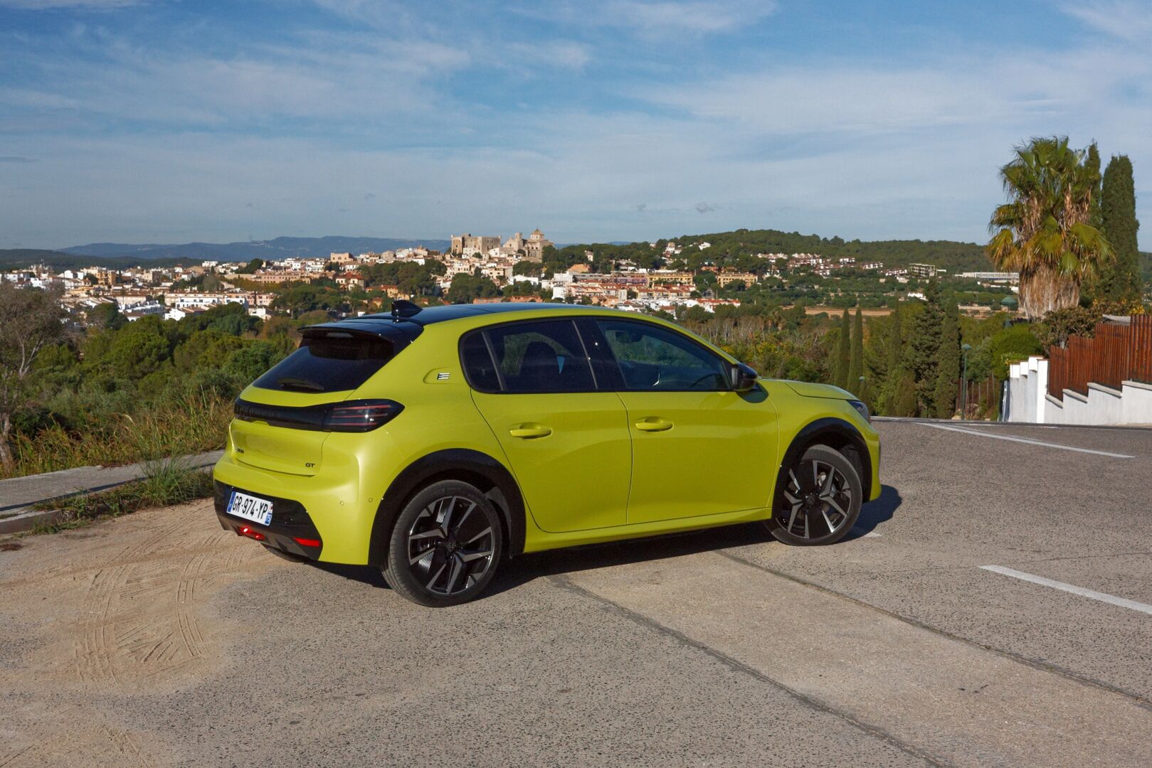 Peugeot e-208