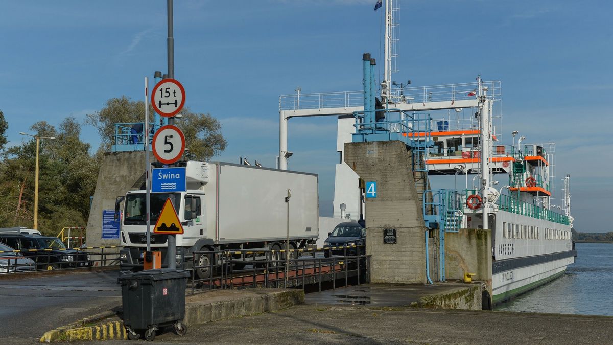 reporter_baza_2022-11
21.10.2022 Swinoujscie. N/z  Przeprawa promowa Centrum (Karsibor). Fot. Gerard/REPORTER
Gerard/Reporter