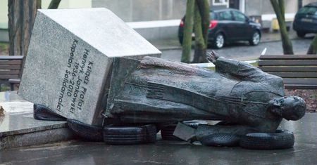 Gdańsk. Jest wyrok ws. obalenia pomnika ks. Henryka Jankowskiego