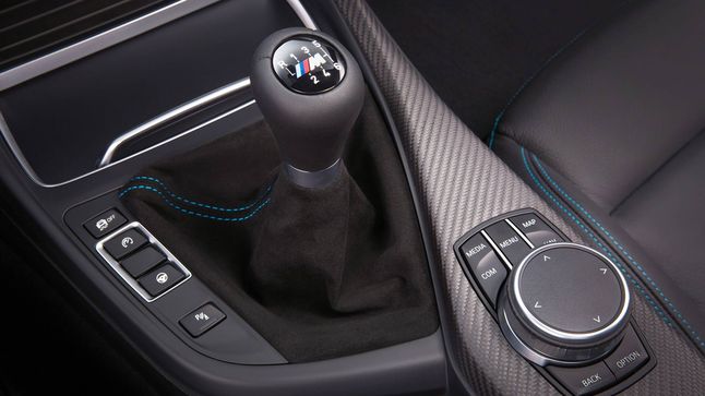 Jak dobrze, że BMW nie rezygnuje z manualnej przekładni w sportowych modelach.