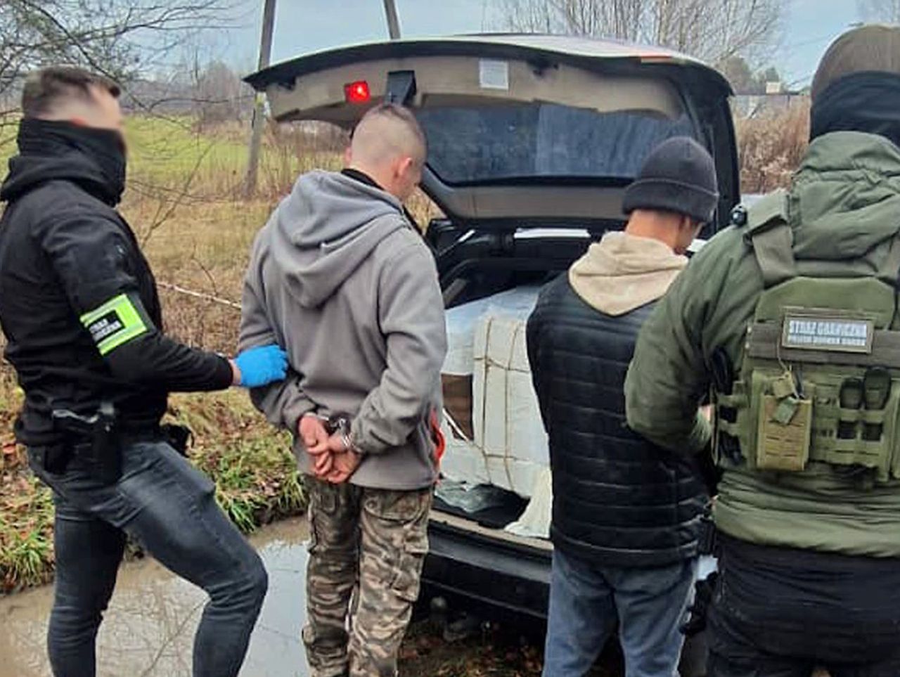 Biała Podlaska: Papierosy przemycane balonem. Dwóch zatrzymanych