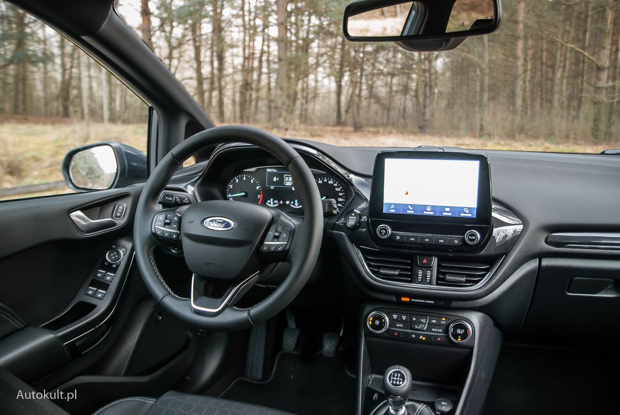 Ford Fiesta Active Hybrid - wnętrze