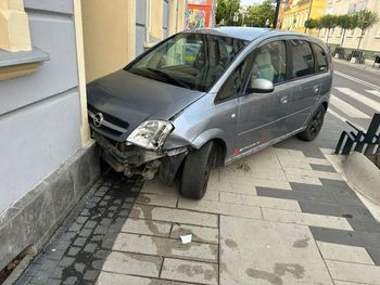 Pijany kierowca w Kwidzynie. Wjechał w kamienicę autem skradzionym byłej partnerce