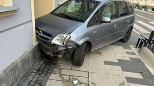 Pijany kierowca w Kwidzynie. Wjechał w kamienicę autem skradzionym byłej partnerce