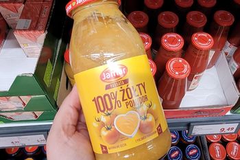 To nie smoothie ani koncentrat na rosół. Znaleźliśmy taką buteleczkę w popularnym dyskoncie