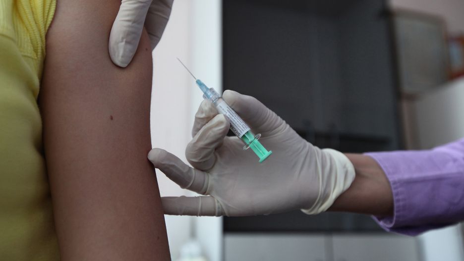 Szczepienia dzieci i młodzieży coraz bliżej. Co sądzą o tym Polacy? Nowy sondaż WP