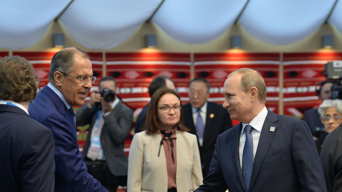 Szefowa Banku Rosju Elvira Nabiullina i Władimir Putin