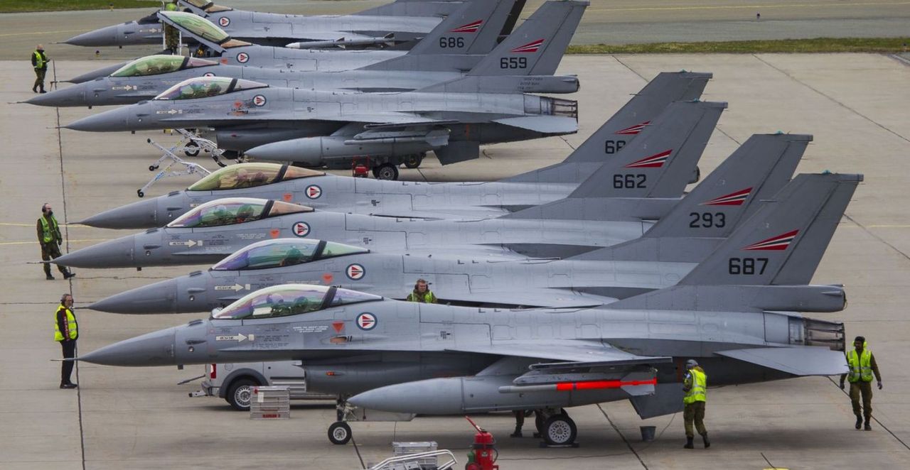 F-16 on the airport tarmac, illustrative photo