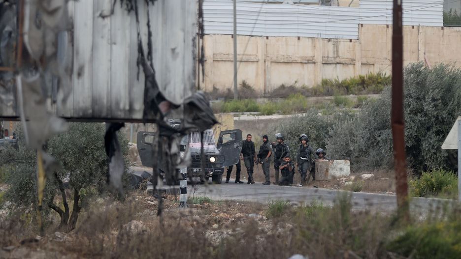 RAMALLAH, WEST BANK - OCTOBER 07: Israeli soldiers clash with Palestinians in Beit El district of Ramallah, West Bank on October 07, 2023. (Photo by Issam Rimawi/Anadolu Agency via Getty Images)