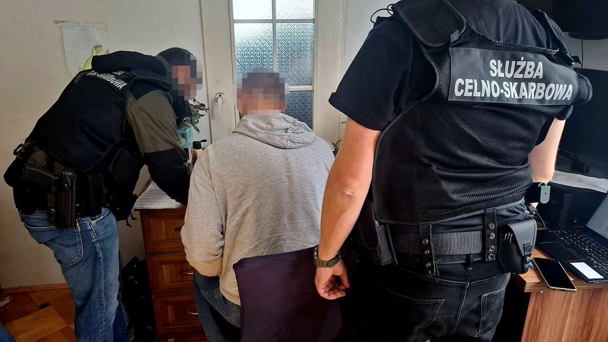 Zajmowali się nielegalnym obrotem paliwami. Dziewięć osób zatrzymanych