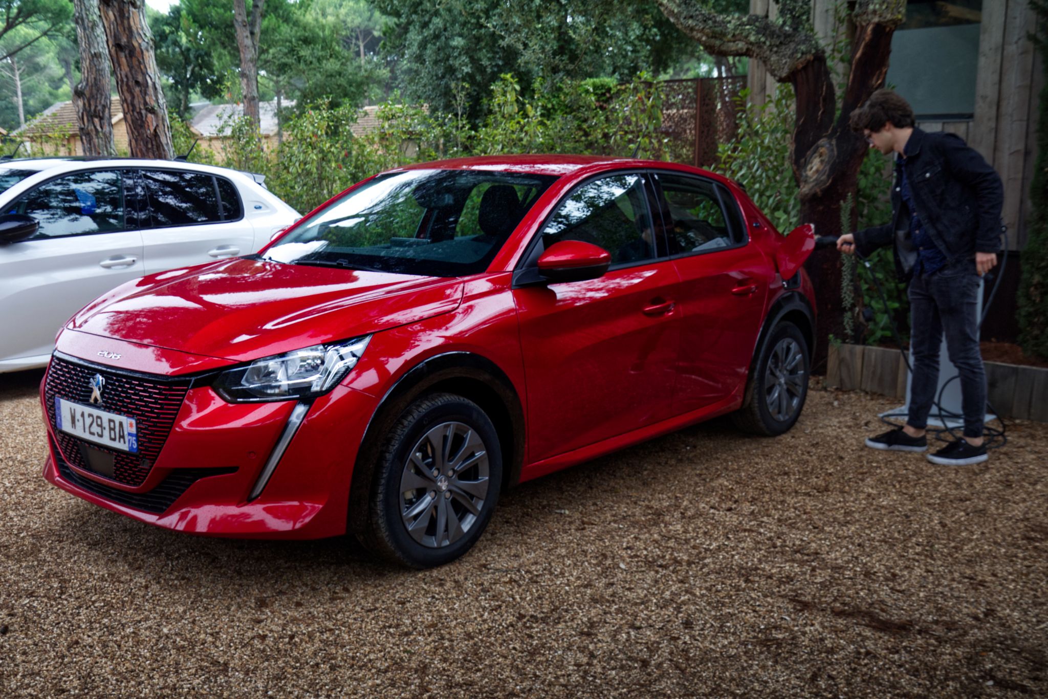 Peugeot e-208 może ładować się z mocą 100 kW