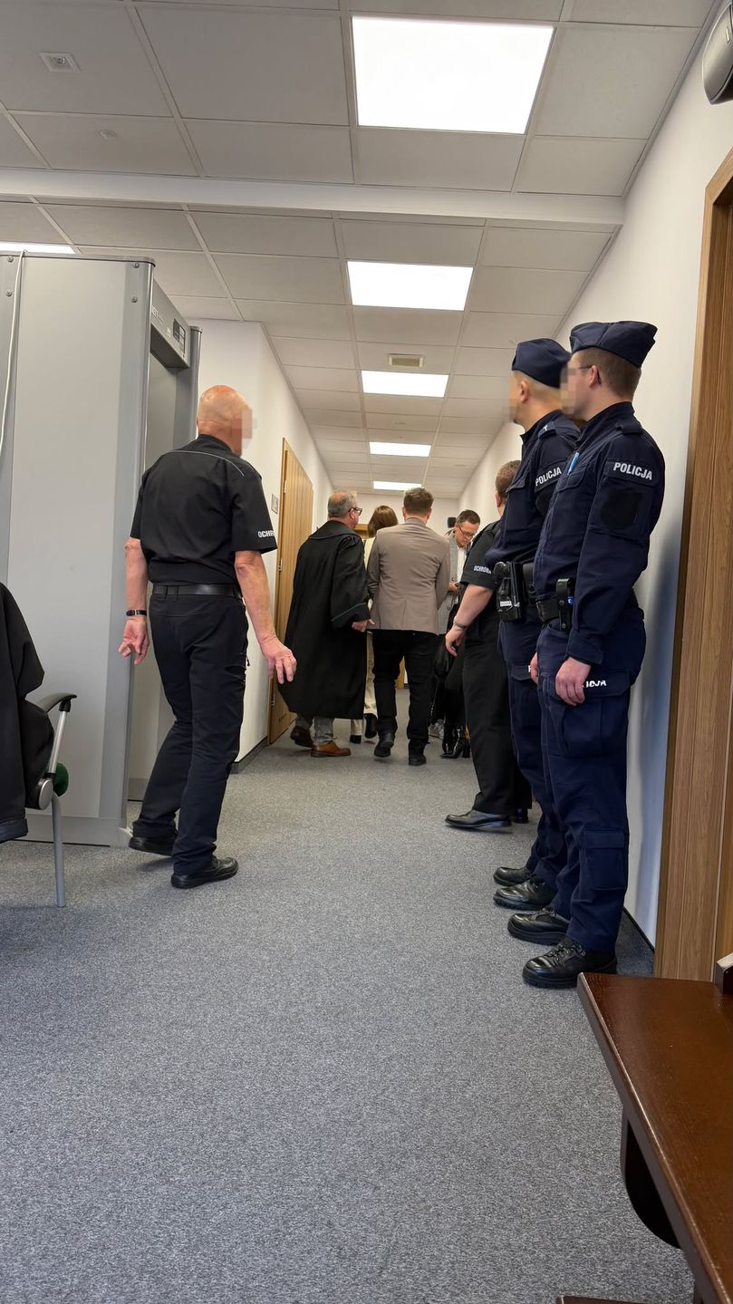 Rozprawa rozwodowa Królikowskiego i Opozdy