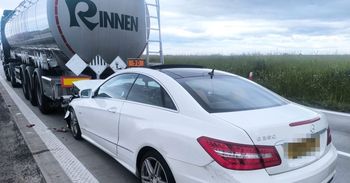 Wypadek na autostradzie A4. Osobówka wjechała w cysternę