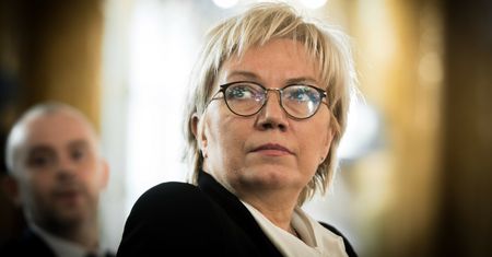 Krok od tragedii? Julia Przyłębska o sytuacji na dworcu kolejowym