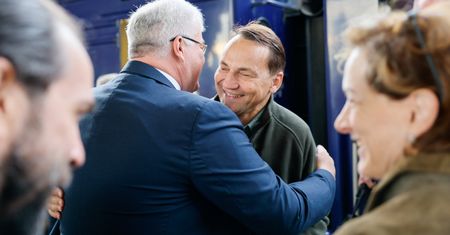 Sikorski znowu odpowiada Trumpowi. "To nie były pomyłki"
