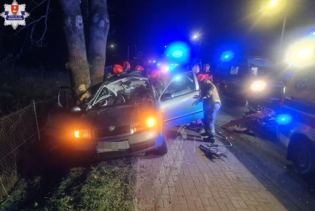 Straż pożarna podczas wypadku samochodowego