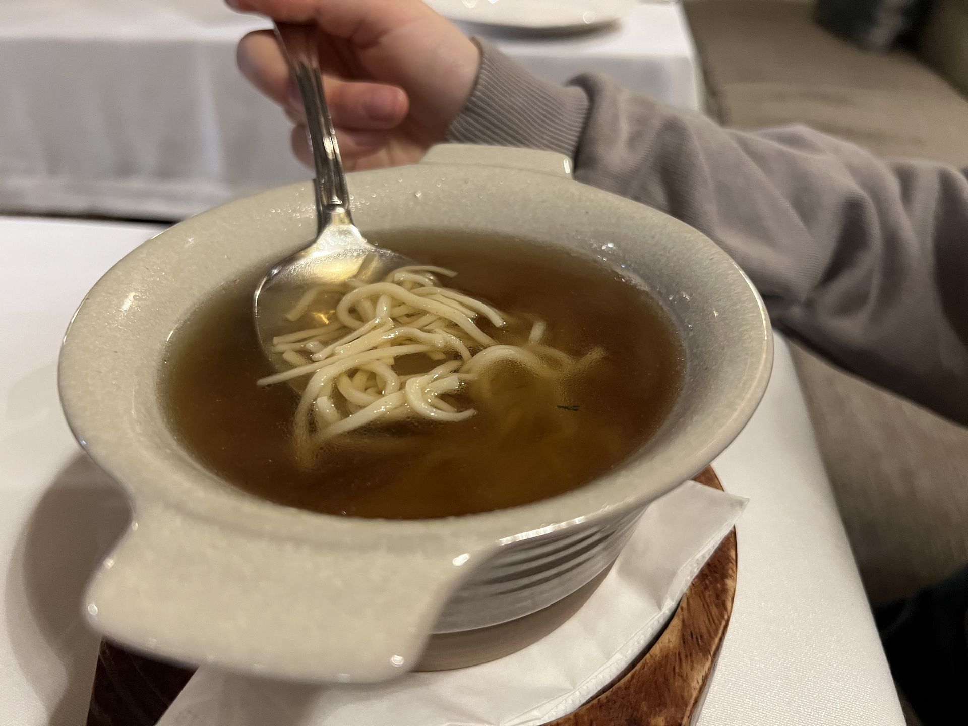 Rosół w Starym Domu o nietypowym kolorze