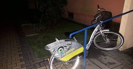 Dostawca Uber Eats notorycznie przywłaszcza sobie rowery miejskie. Pracownicy serwisu mają dość