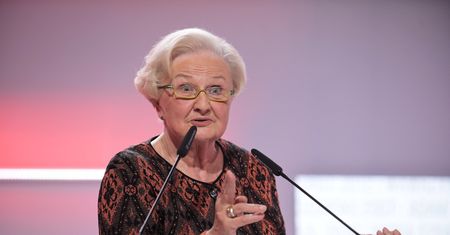 #hot16challenge2. Rapująca prof. Ewa Łętowska z akompaniamentem saksofonu byłego prezesa TK