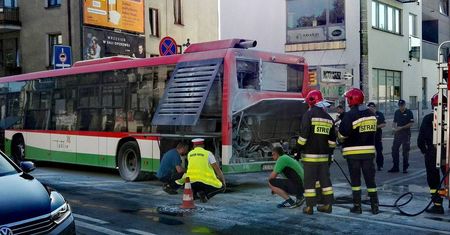 Pożar autobusu MPK na ul. Nadbysrzyckiej. Ogień pojawił się w czasie jazdy