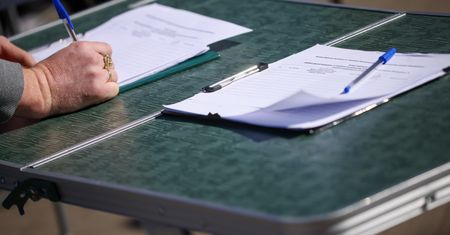 Znów tysiące zmarłych na listach kandydatów. PKW złoży kolejne zawiadomienia