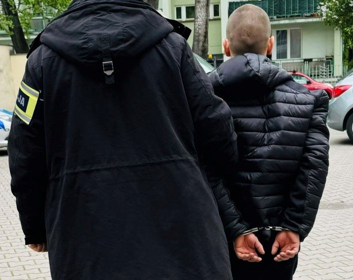  Policjanci zatrzymali 21-letniego mężczyznę podejrzanego o oszustwo