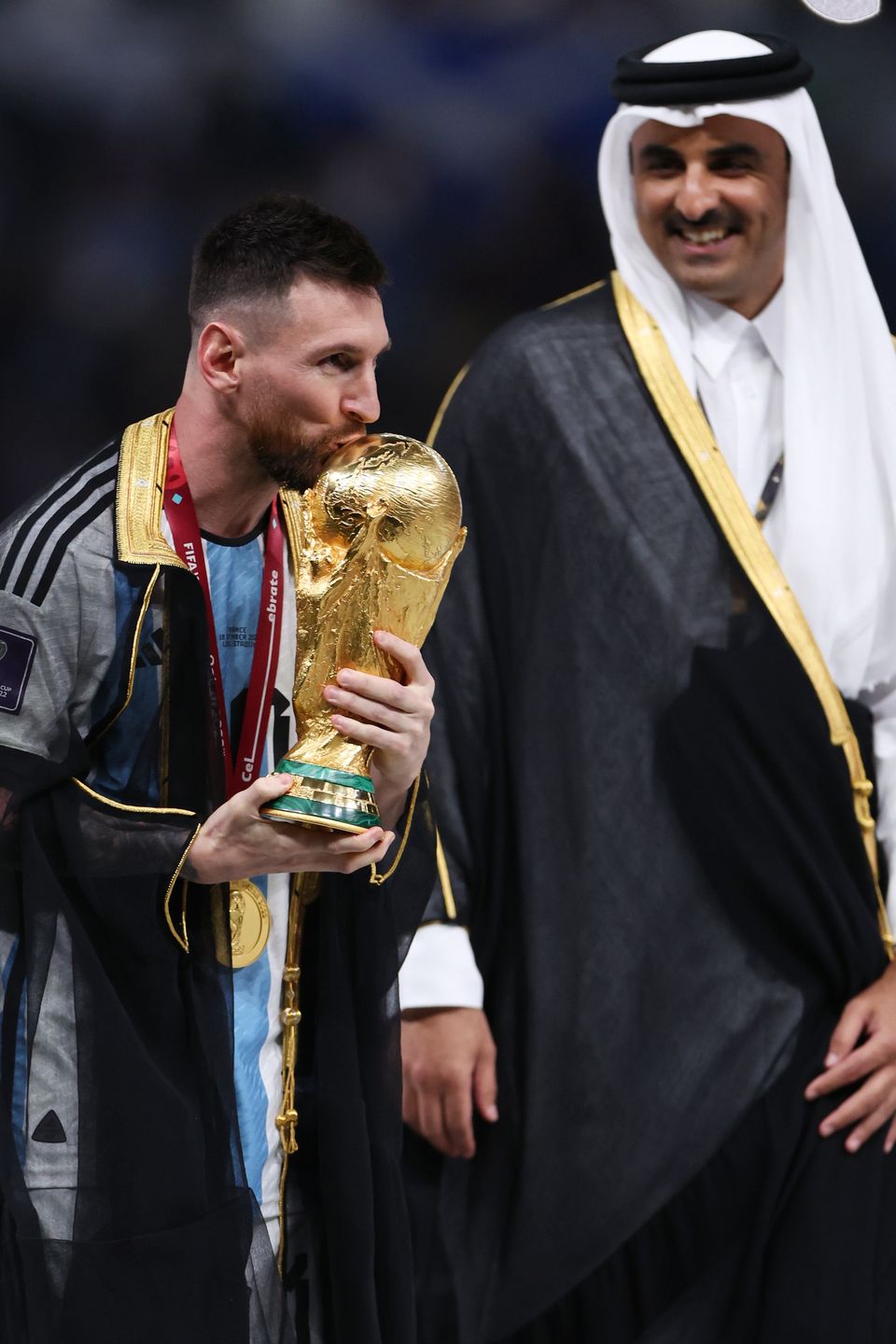Leo Messi po zwycięstwie Argentyny został ubrany w biszt. Podano powód