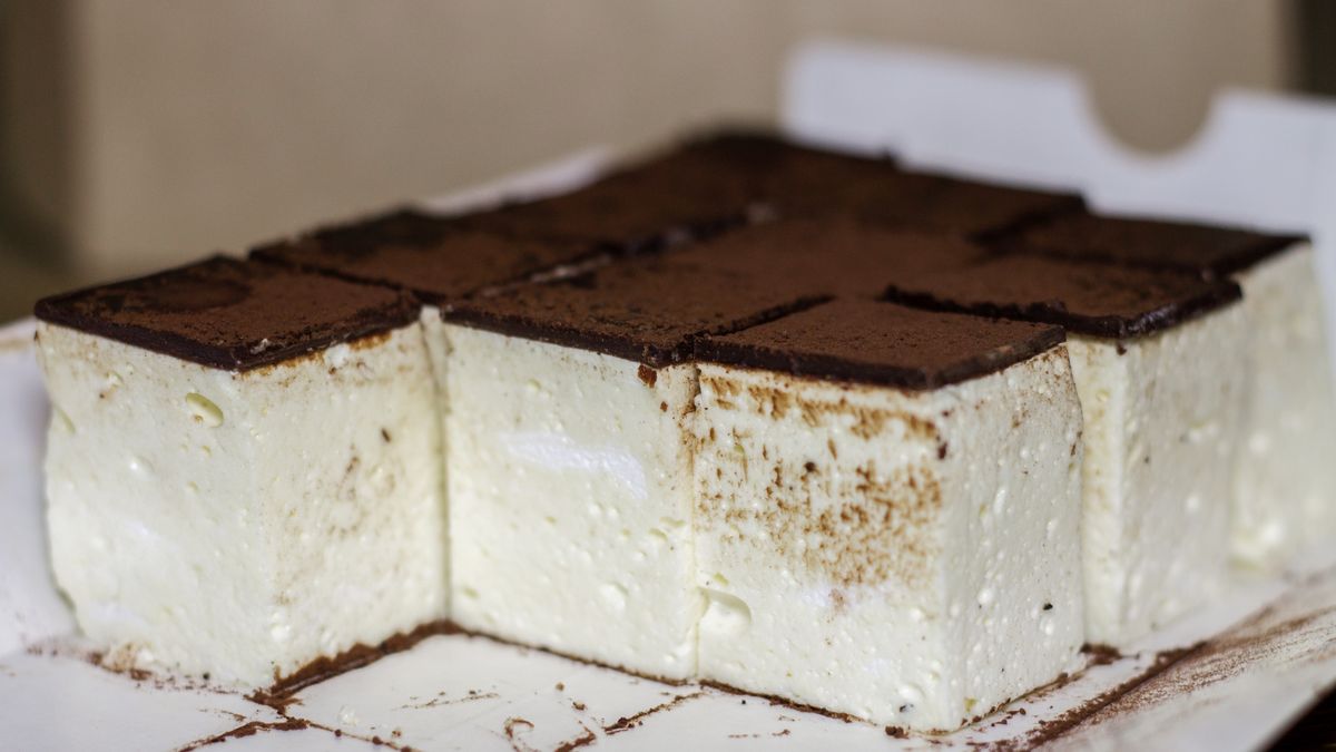 Lekką jak chmurka piankę przygotuj na waflach lub herbatnikach