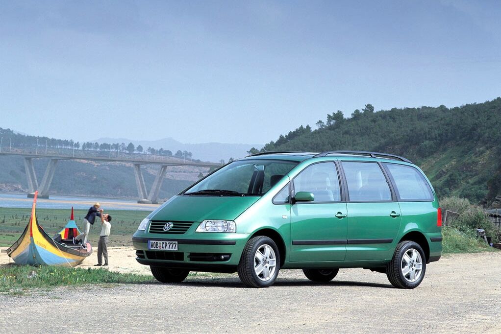 To wcale nie przelewki. VW Sharan pierwszej generacji jest funkcjonalny, tani i może mieć napęd na cztery koła - dla wędkarza ideał.