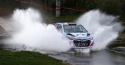 Thierry Neuville uczy, jak pokonywać wielkie kałuże