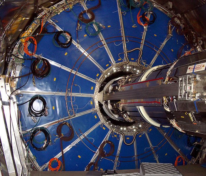 Symulacja Wielkiego Wybuchu w Wielkim Zderzaczu Hadronów