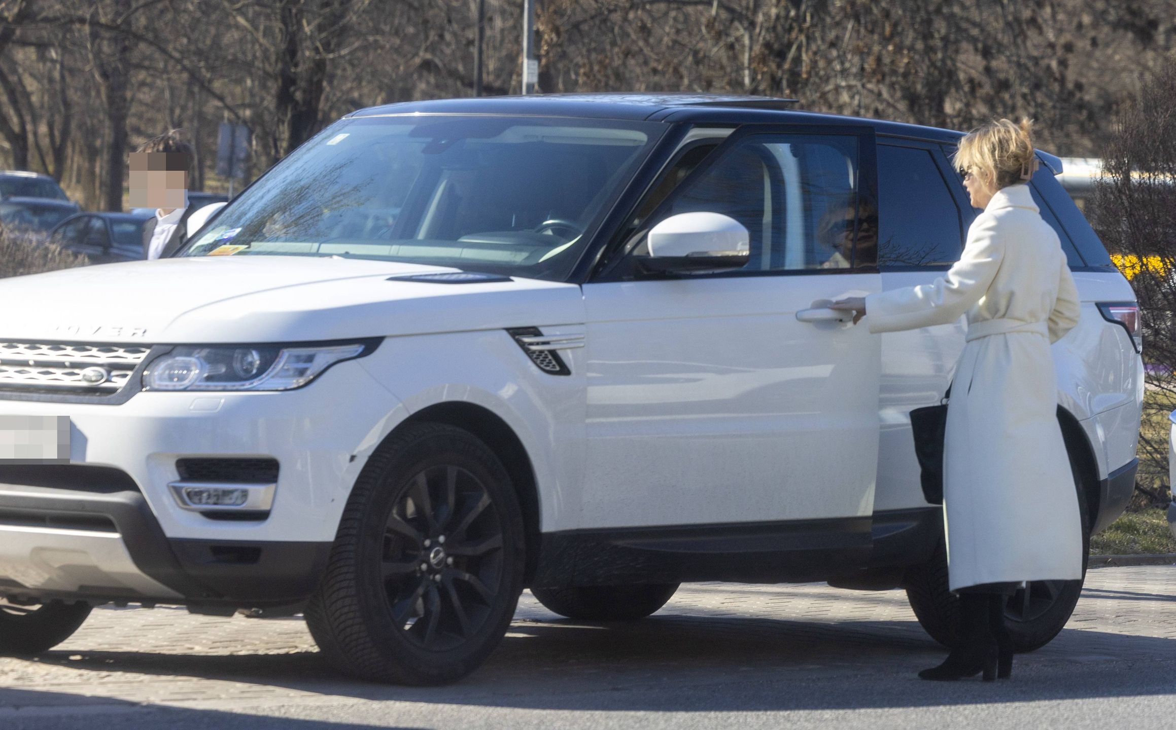 Beata Ścibakówna walczy z wiatrem i  łamie przepisy drogowego