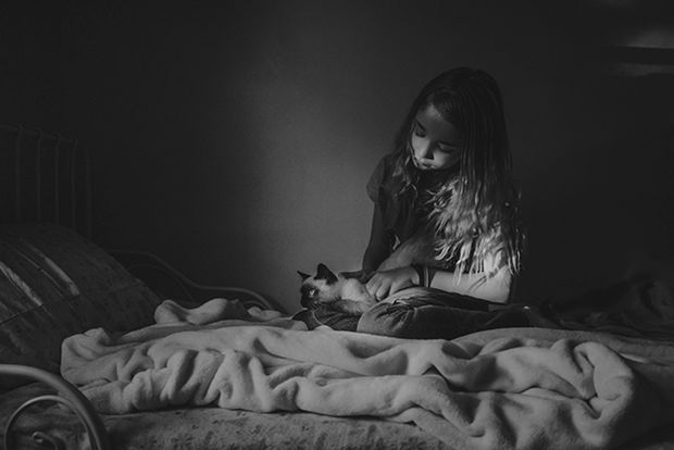 Nastrojowe zdjęcia z dzieciństwa sposobem na bliską więź matki i córki 6