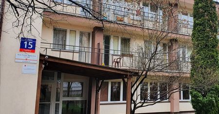 Niepełnosprawni chcieli się napić. Na wózkach inwalidzkich napadli na 85-latka