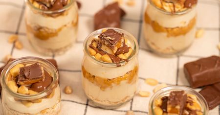 Mini Snickersy w słoiczkach to hit każdej imprezy. Nie zostaje ani jeden