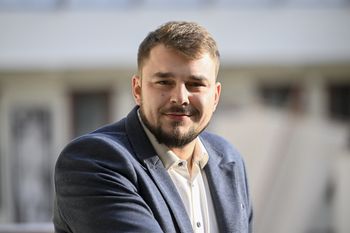 Artur z "Rolnika" wystąpił w reklamie. "Kiedy szukasz żony, a to tylko kluczyki"