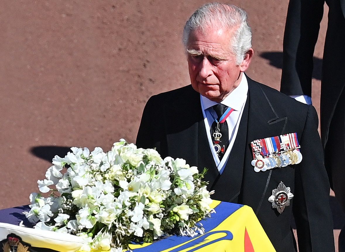 Podczas ceremonii pogrzebowych księcia Filipa kondukt żałobny prowadził książę Karol i księżniczka Anna