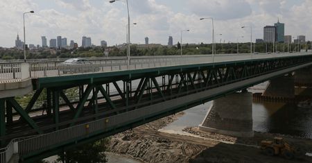 Warszawa. Zderzenie samochodu z autobusem na moście Gdańskim
