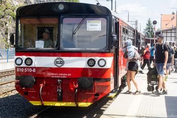 Gratka dla miłośników kolei na polsko-czeskim odcinku. Motorak kursuje między Szklarską Porębą a Kořenovem